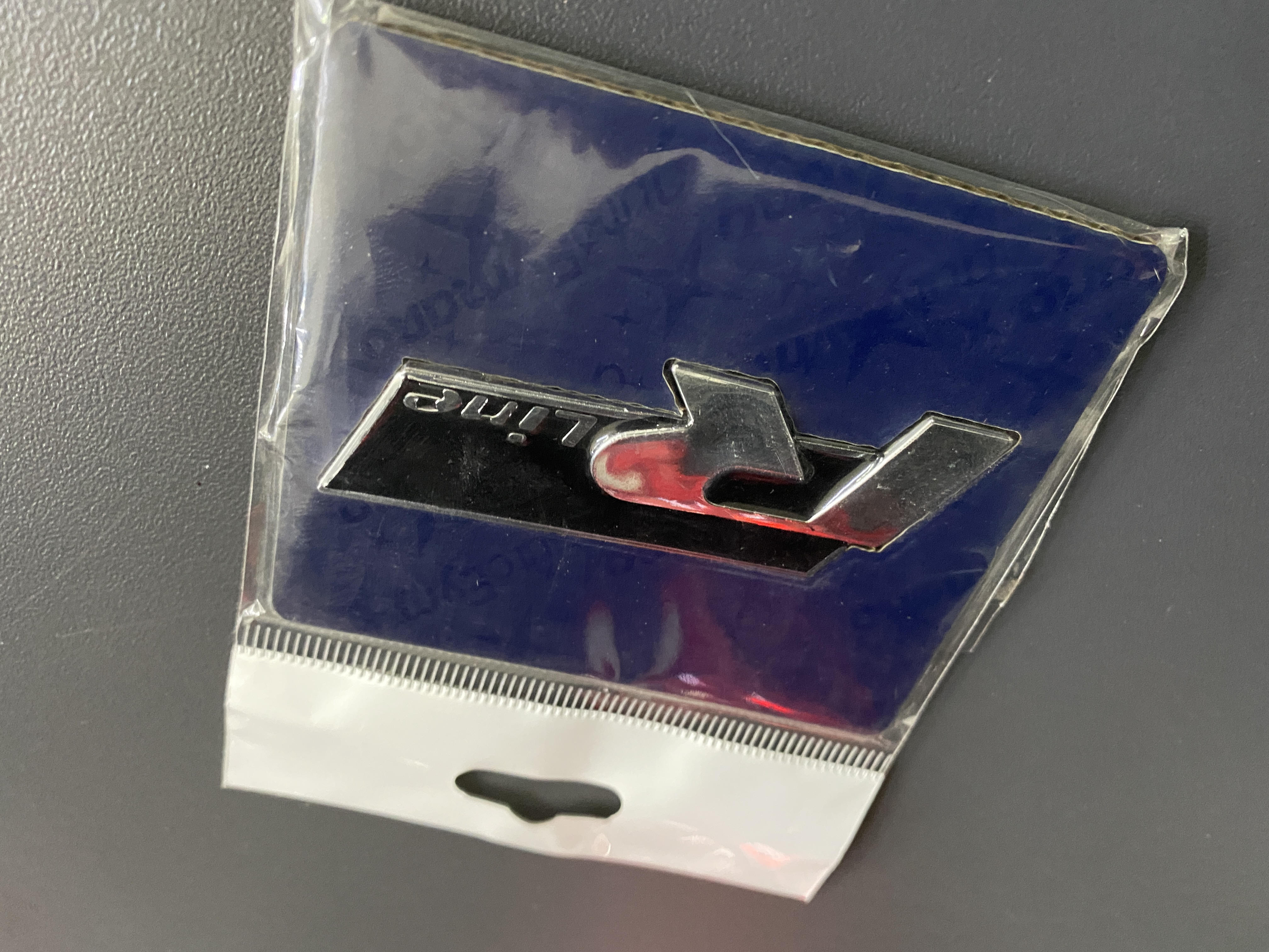 VOLKSWAGEN R LİNE LOGO siyah (YAPIŞTIRMALI)