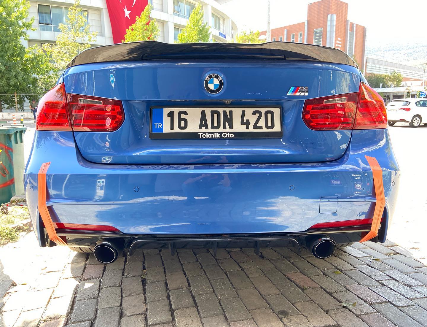BMW F30 M PERFORMANCE SAĞ VE SOL TEK ÇIKIŞ DİFÜZÖR 2012- SONRASI