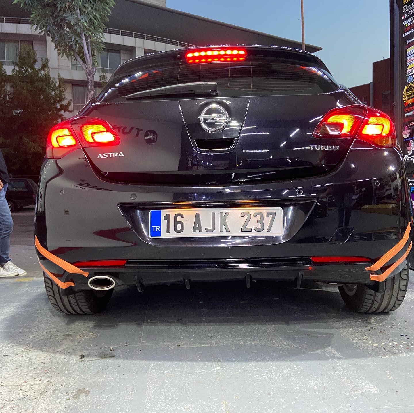 Opel Astra J Hb Makyajlı Rieger Difüzör