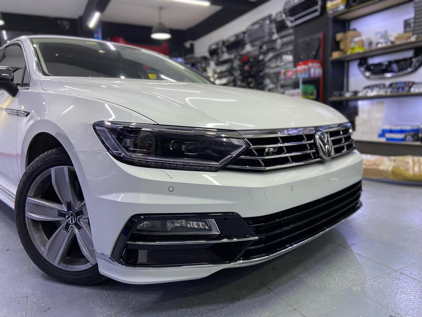 Volkswagen Passat B8 R Line Body Kit (Taiwan)